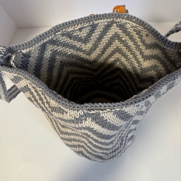 Altiplano Crocheted handmade bucket bag - Picture 5 of 11